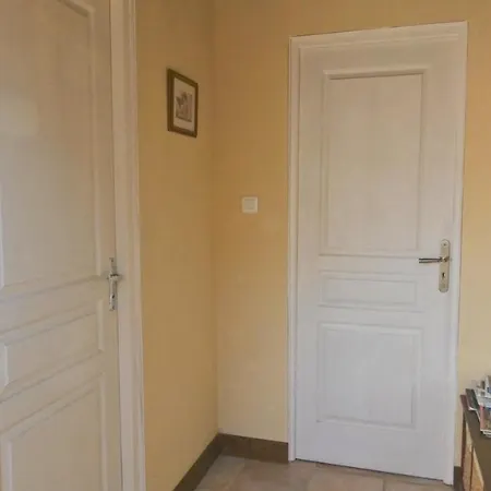 Les Roses Tremieres 펜션 *