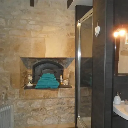 Les Roses Tremieres 펜션 Lezay