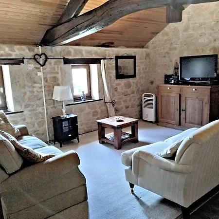 Les Roses Tremieres 펜션 *