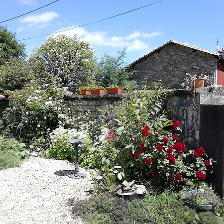 Nyaraló Les Roses Tremieres Lezay