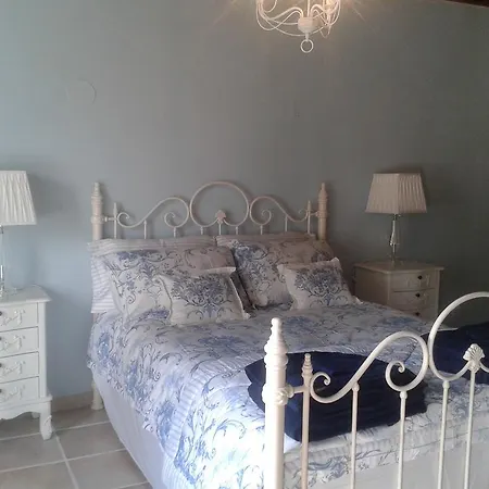 Les Roses Tremieres * Lezay